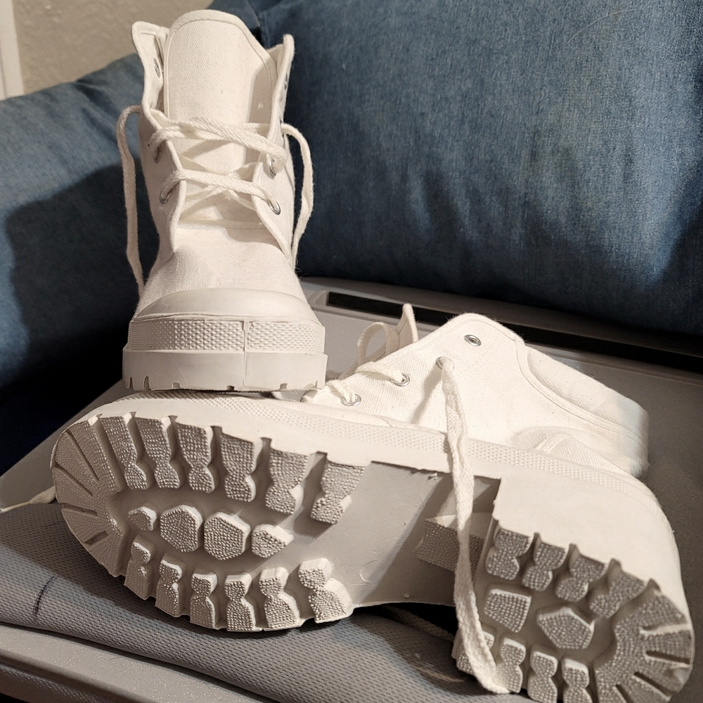 chinese laundry white canvas boots sz9